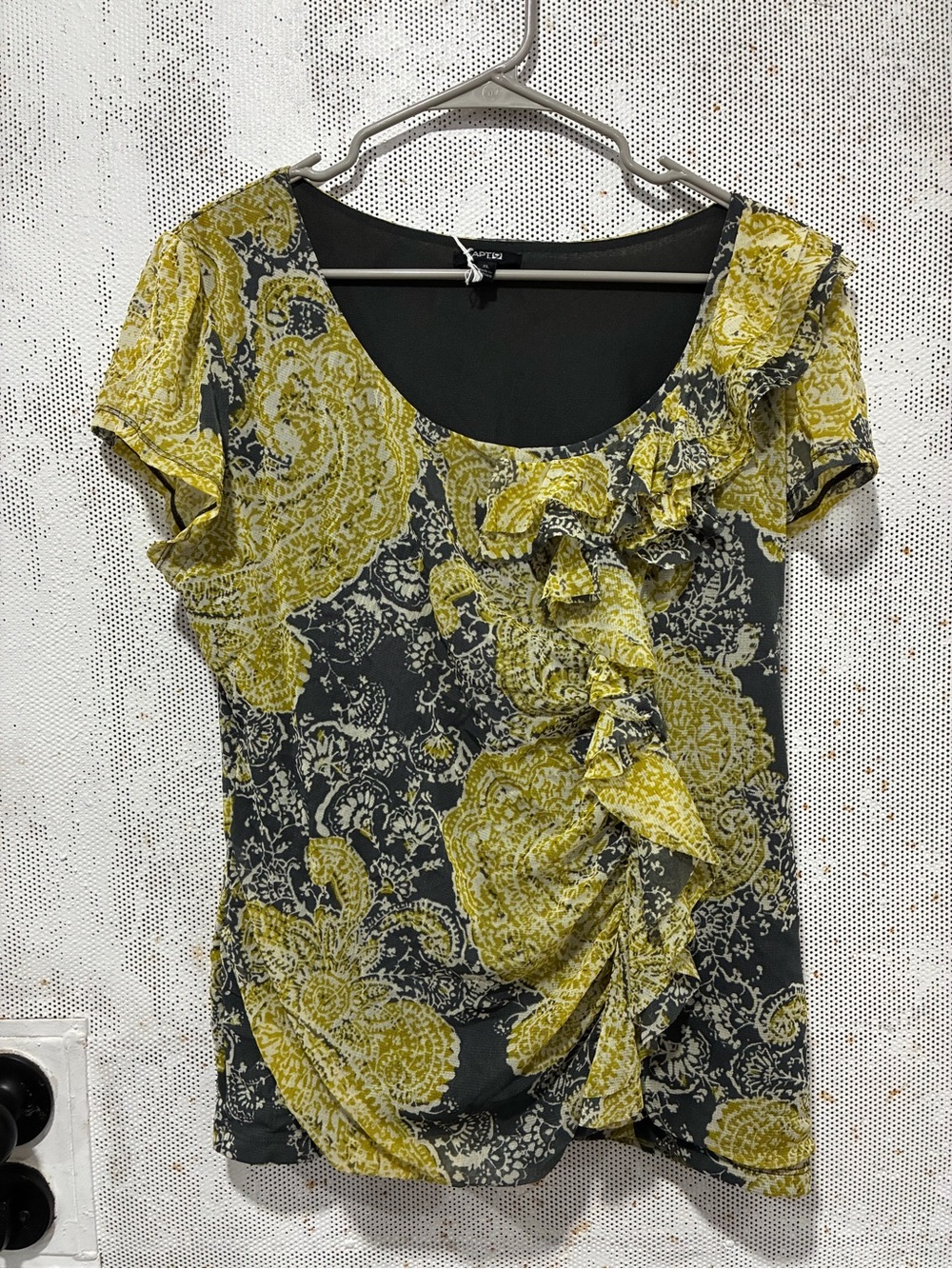 Apt 9 yellow & grey whimsy swirly top with ruffles size XL